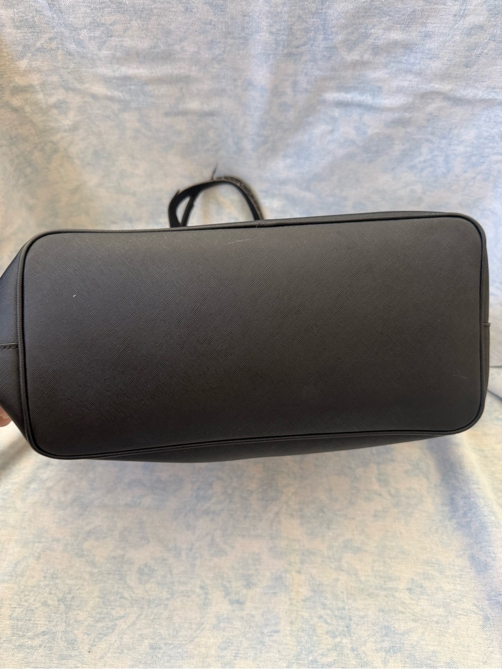 Marc Jacobs Black Leather Tote with Gold Tag - Picture 3 of 7